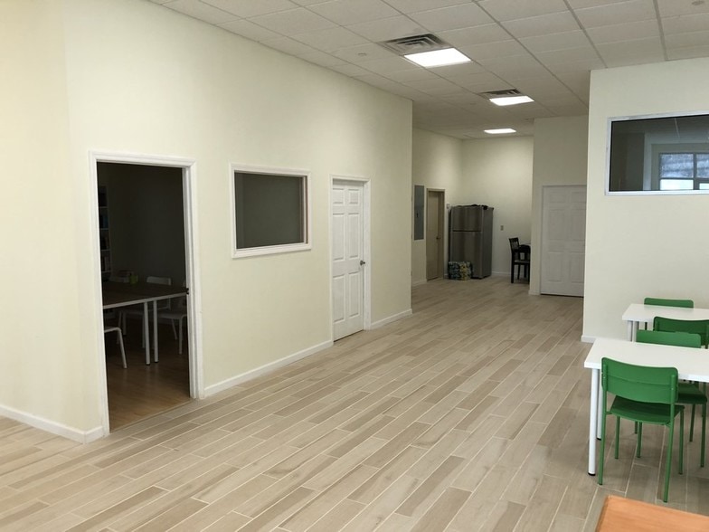 63-14 Queens Blvd, Woodside, NY for lease - Interior Photo - Image 2 of 13