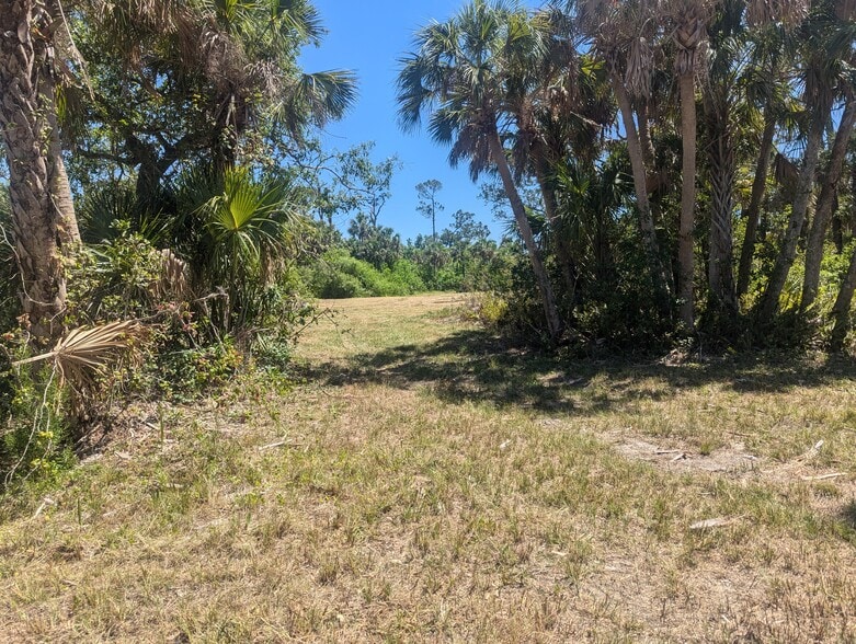 6350 Montauk Terrace, Englewood, FL for sale - Building Photo - Image 2 of 12