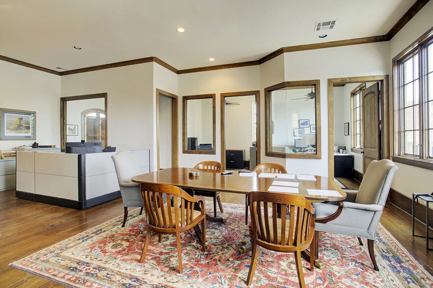 2339 University Blvd, Houston, TX à vendre - Photo intérieure - Image 2 de 17