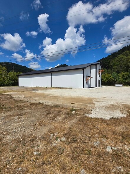 9585 Campton Rd, Stanton, KY for sale - Building Photo - Image 3 of 11