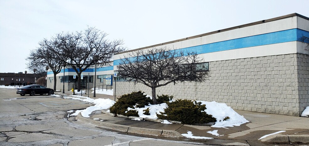 216 E Comstock St, Owosso, MI à vendre - Photo du bâtiment - Image 2 de 9