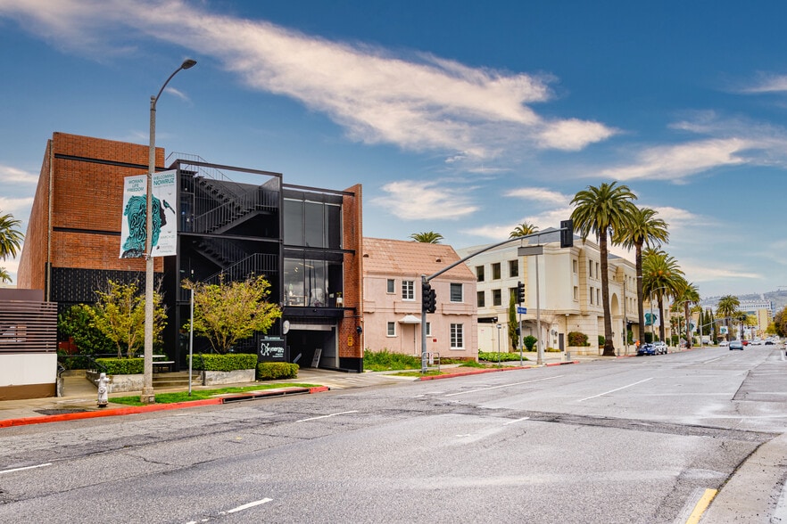 113 N San Vicente Blvd, Beverly Hills, CA à vendre - Photo du bâtiment - Image 3 de 12