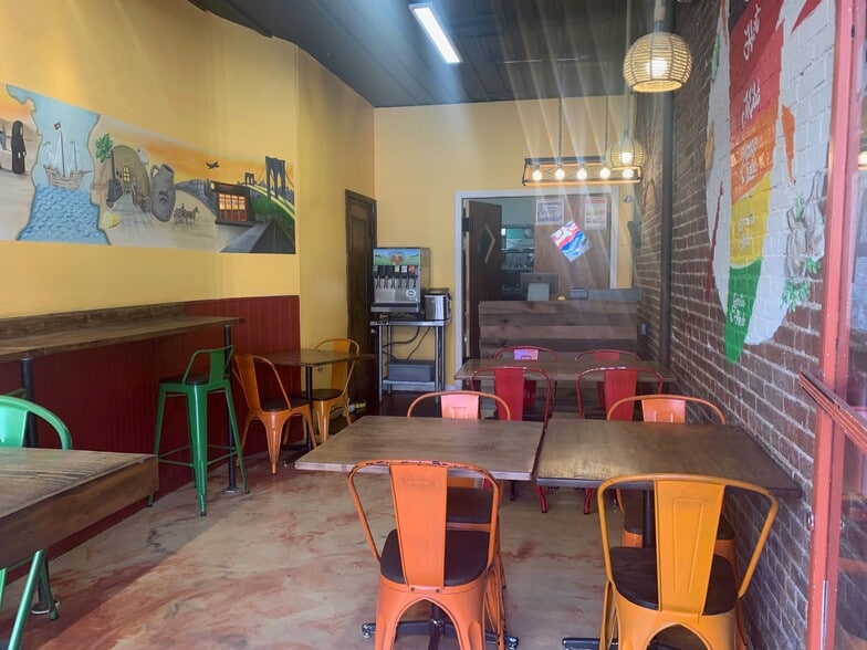 804 Grand St, Brooklyn, NY for lease - Building Photo - Image 2 of 3