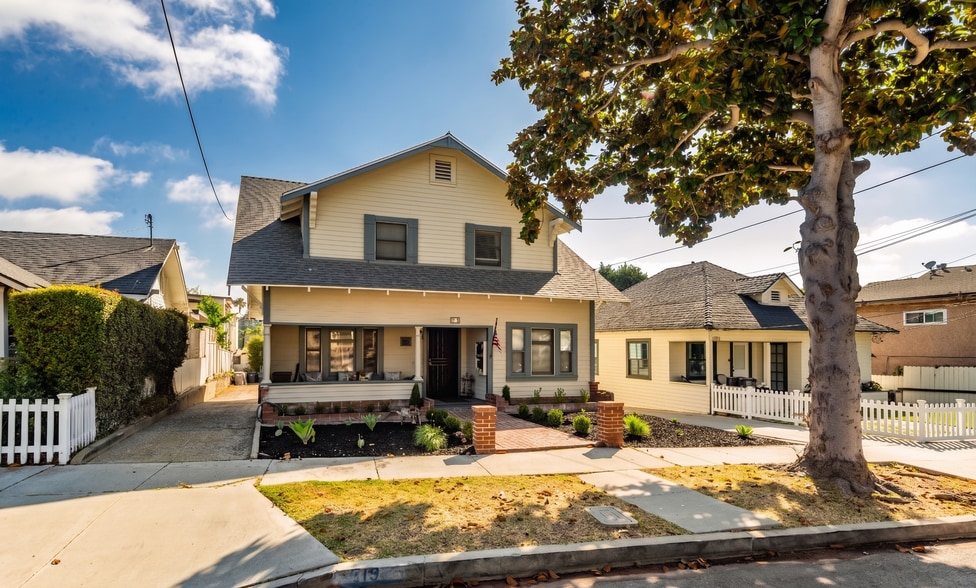319 N Gertruda Ave, Redondo Beach, CA à vendre - Photo du bâtiment - Image 3 de 12