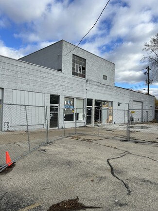 Plus de détails pour 640 N Main St, Oshkosh, WI - Vente au détail à vendre