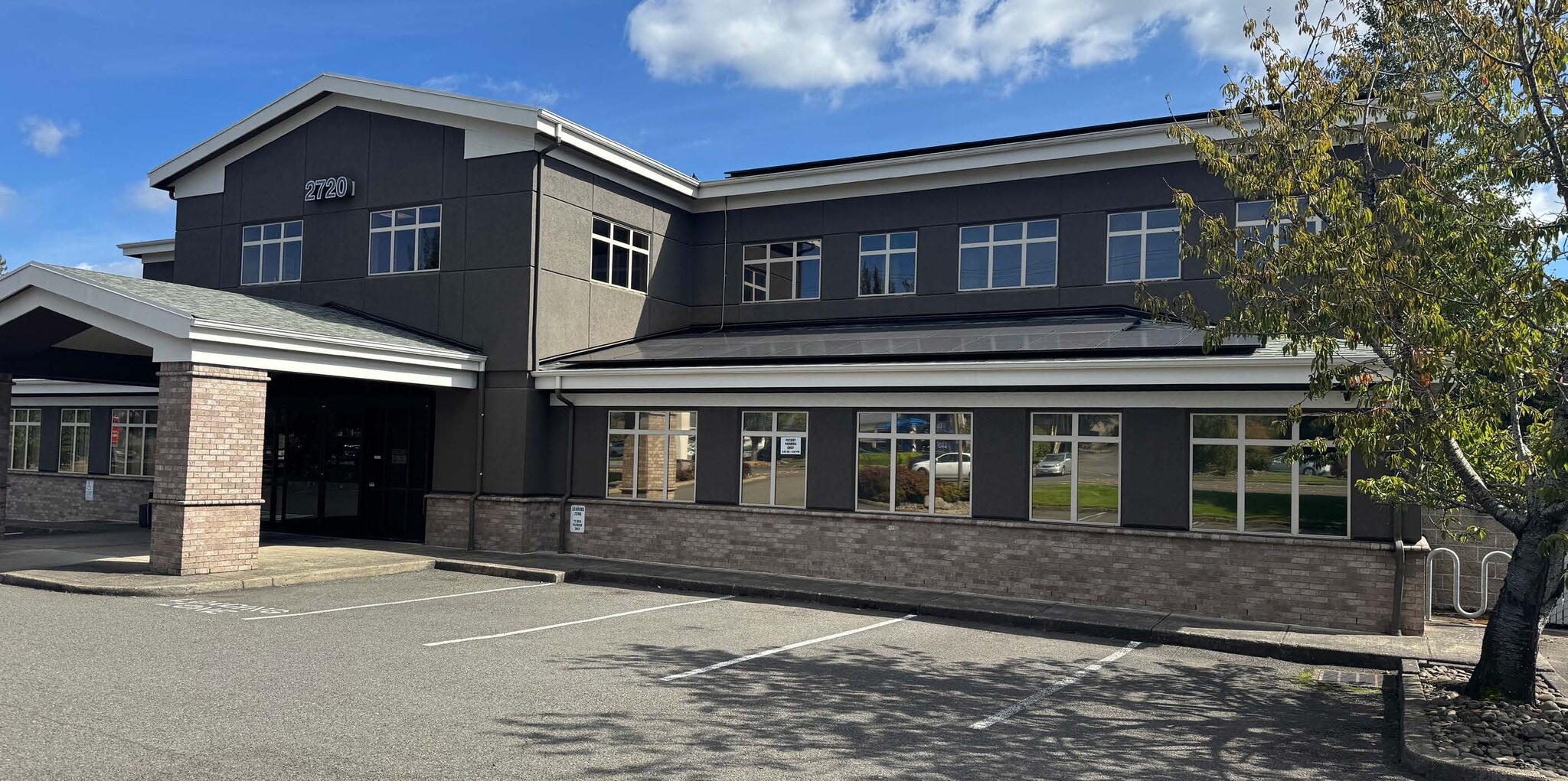 2720 Commercial St, Salem, OR for lease Primary Photo- Image 1 of 10