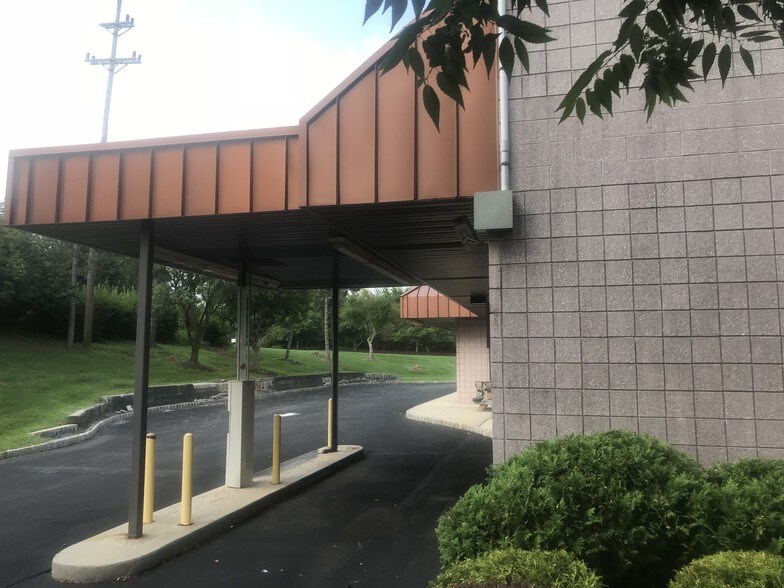 8 Reading Rd, Flemington, NJ à louer - Photo du bâtiment - Image 2 de 20