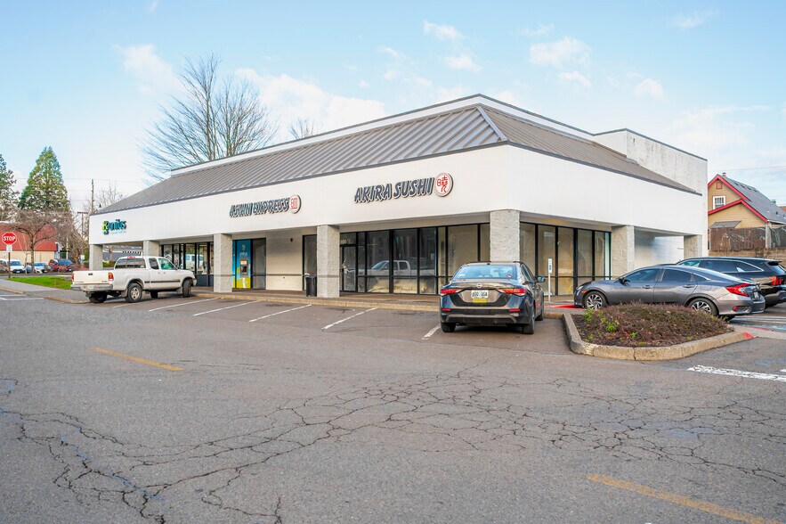 920-950 NW Eastman Pky, Gresham, OR for sale - Building Photo - Image 1 of 3