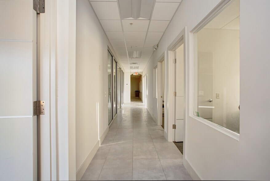 3839 NW Boca Raton, Boca Raton, FL for lease - Interior Photo - Image 3 of 18