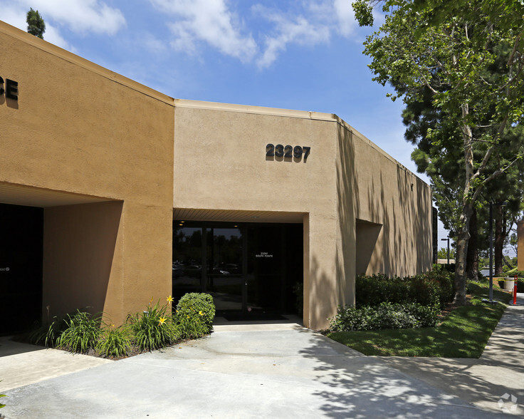 23297 South Pointe Dr, Laguna Hills, CA for sale - Building Photo - Image 1 of 1