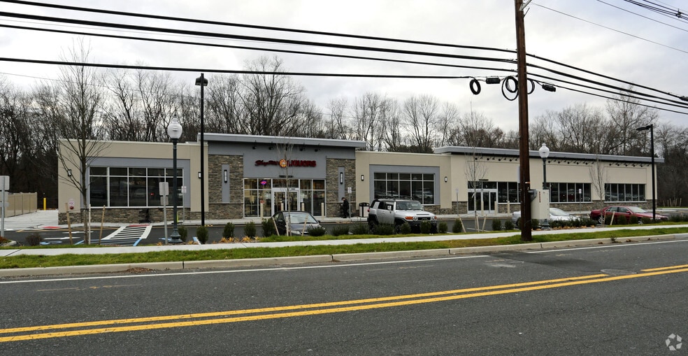 371 Broadway, Hillsdale, NJ for lease - Building Photo - Image 3 of 6