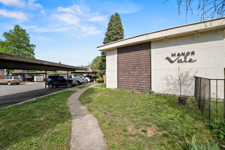 10101 E Main Ave, Spokane, WA à vendre - Photo du bâtiment - Image 1 de 11