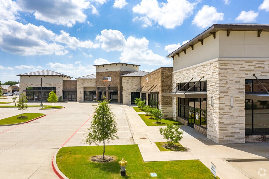 8877 Wade Blvd, Frisco, TX à louer - Photo du bâtiment - Image 2 de 21