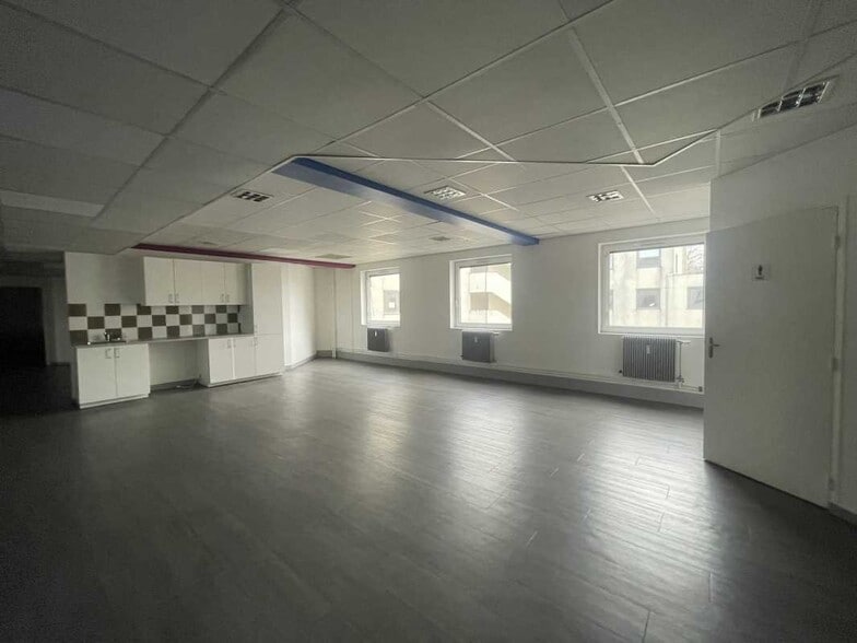 Office in Montreuil for lease - Interior Photo - Image 3 of 7