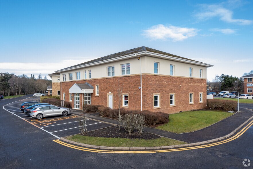 5 Deer Park Av, Livingston à louer - Photo du bâtiment - Image 2 de 36