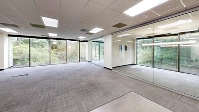 10200 Grogans Mill Rd, The Woodlands, TX for lease Interior Photo- Image 2 of 3