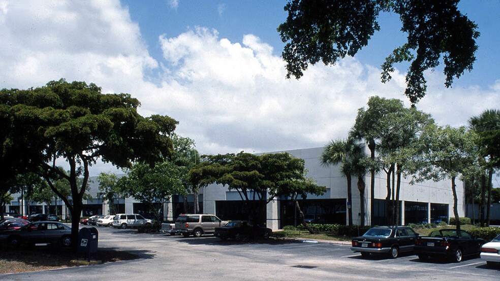3800-3890 Park Central Blvd N, Pompano Beach, FL à vendre - Photo du bâtiment - Image 2 de 8