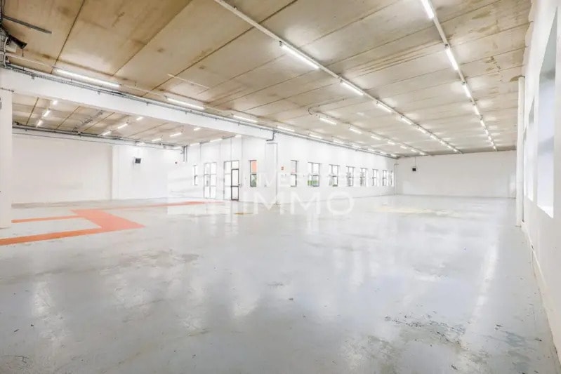 Office in Saint-Thibault-des-Vignes for lease Interior Photo- Image 1 of 6