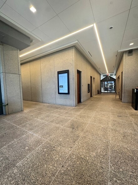 1250 NE Loop 410, San Antonio, TX for lease - Building Photo - Image 2 of 5