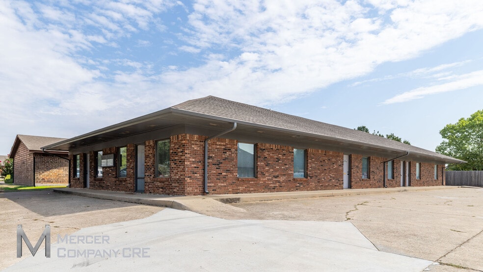 10316 Greenbriar Pl, Oklahoma City, OK for sale - Building Photo - Image 2 of 9