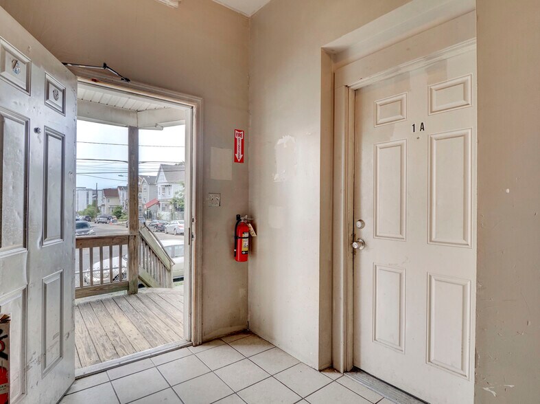 81 Auburn St, Paterson, NJ à vendre - Photo du bâtiment - Image 2 de 28