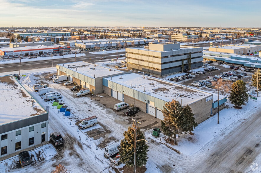 10515 170th St NW, Edmonton, AB for lease - Building Photo - Image 3 of 9