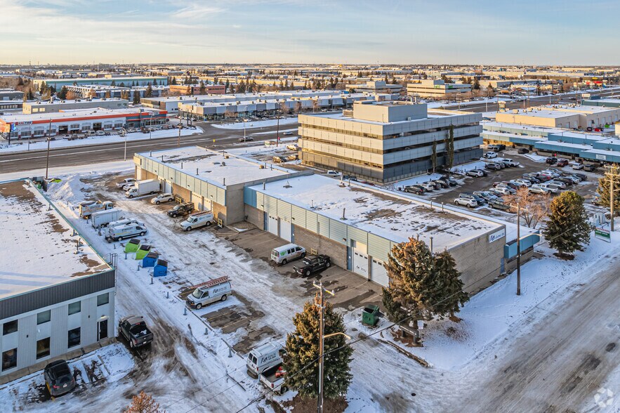 10515 170th St NW, Edmonton, AB à louer - Photo du bâtiment - Image 3 de 9