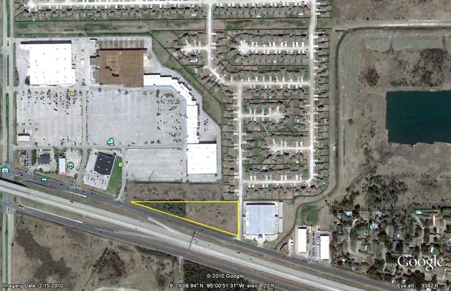 Emmett F Lowry Expy, Texas City, TX à vendre - Photo du bâtiment - Image 3 de 7