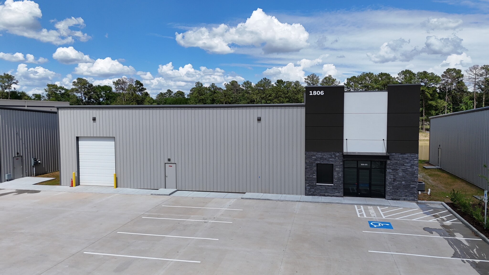 1800 Meadow Edge Ln, Spring, TX for lease Building Photo- Image 1 of 4