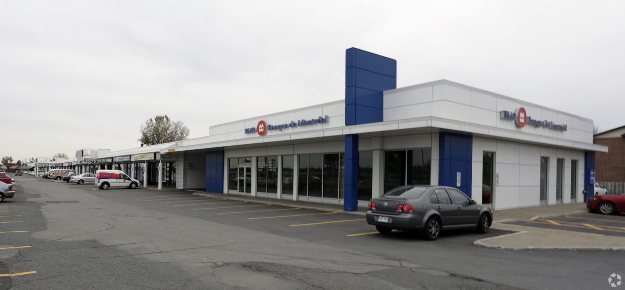 8245 Boul Taschereau, Brossard, QC for sale Primary Photo- Image 1 of 1