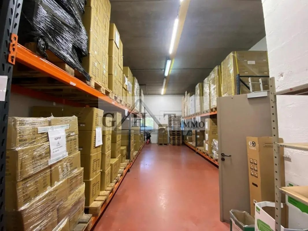 Industrial in Ris-Orangis for lease Interior Photo- Image 1 of 13