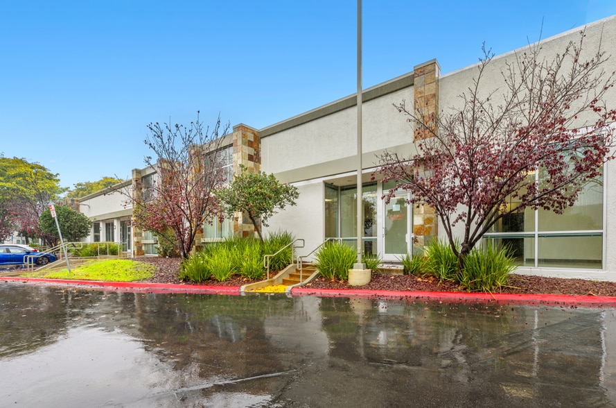 11189 Sorrento Valley Rd, San Diego, CA à louer - Photo du bâtiment - Image 2 de 4