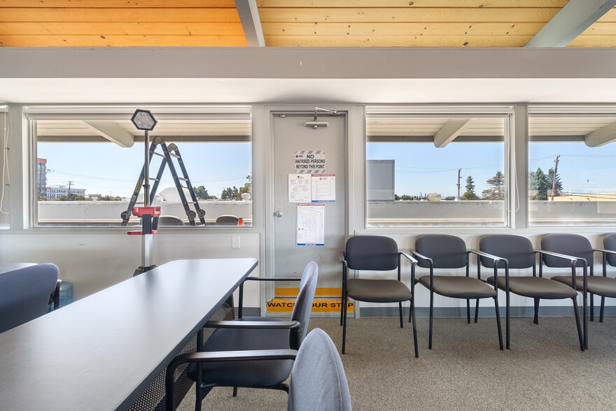 8399 Edgewater Dr, Oakland, CA for lease - Building Photo - Image 2 of 30