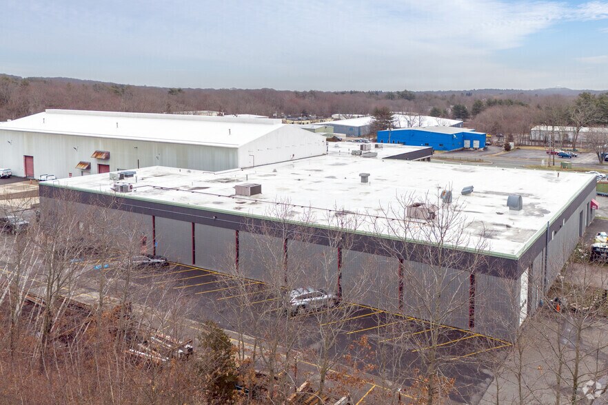 20 Townsend Rd, Attleboro, MA à louer - Photo du bâtiment - Image 2 de 5