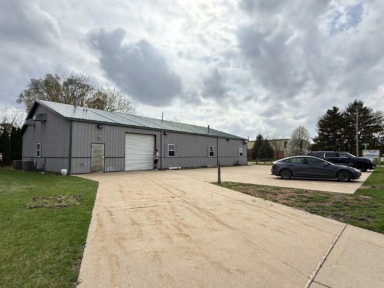 1007 Jerome Ave, Janesville, WI à vendre - Photo du bâtiment - Image 2 de 17