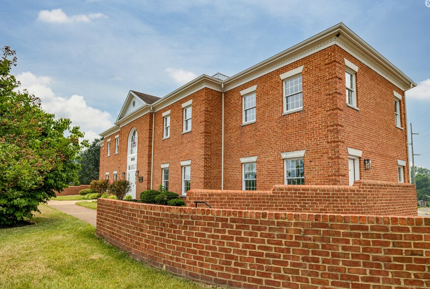 8802 Sudley Rd, Manassas, VA à louer - Photo du bâtiment - Image 2 de 22