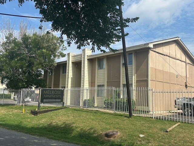 6321 E 9th St, Tulsa, OK à vendre - Photo du bâtiment - Image 2 de 12