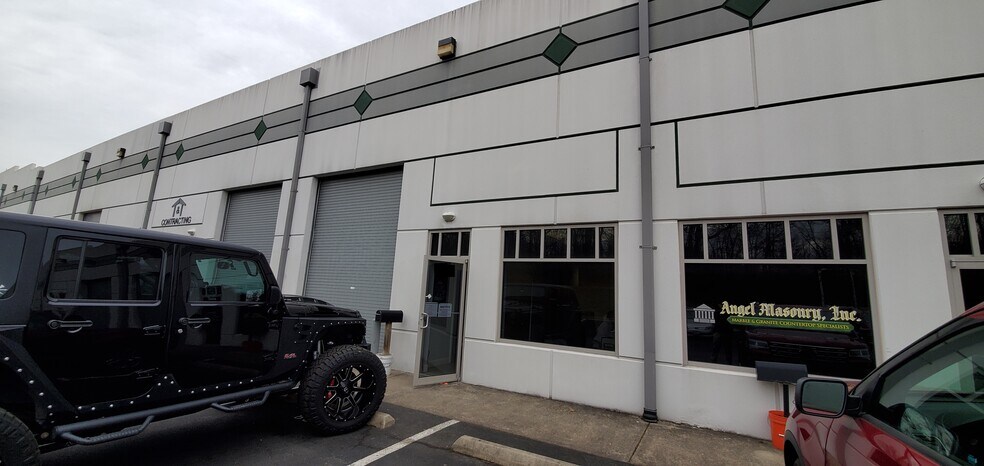 11482-11518 Robertson Dr, Manassas, VA à louer - Photo du bâtiment - Image 2 de 4