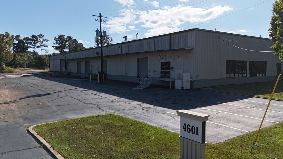 4601 Lewis Rd, Stone Mountain, GA à louer - Photo du bâtiment - Image 2 de 18
