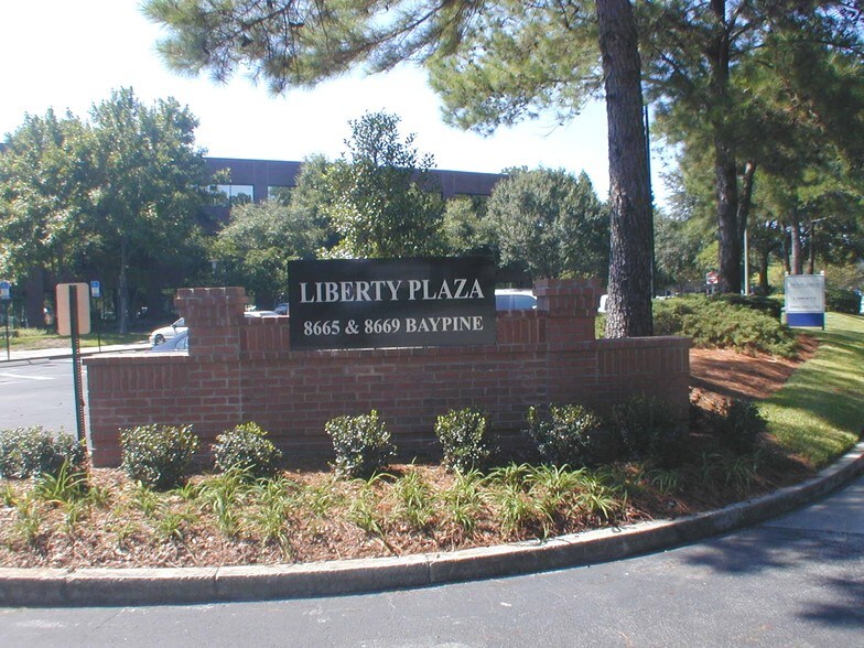 8775 Baypine Rd, Jacksonville, FL à vendre - Photo du bâtiment - Image 2 de 9