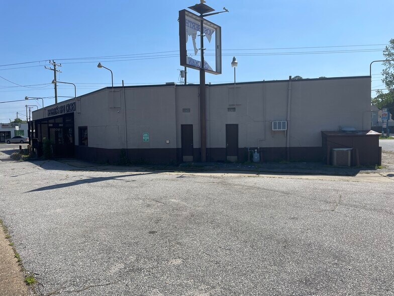 Portfolio of 3 retail assets portefeuille de 3 propriétés à vendre sur LoopNet.ca - Photo du bâtiment - Image 2 de 7