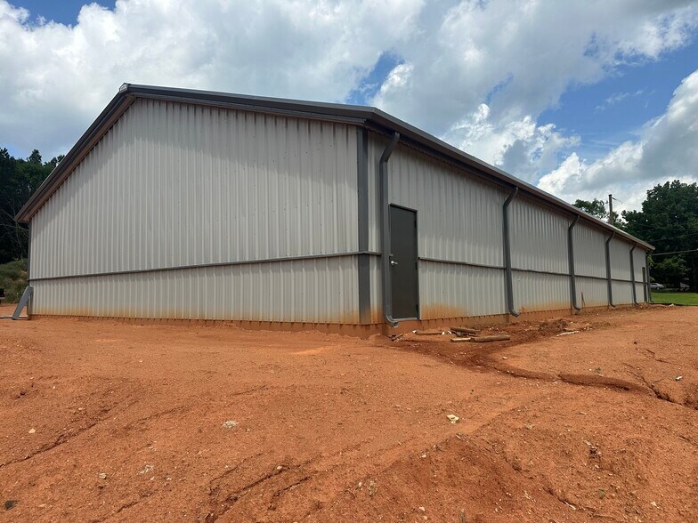 125 Honeysuckle rd, Colbert, GA à louer - Photo du bâtiment - Image 3 de 8