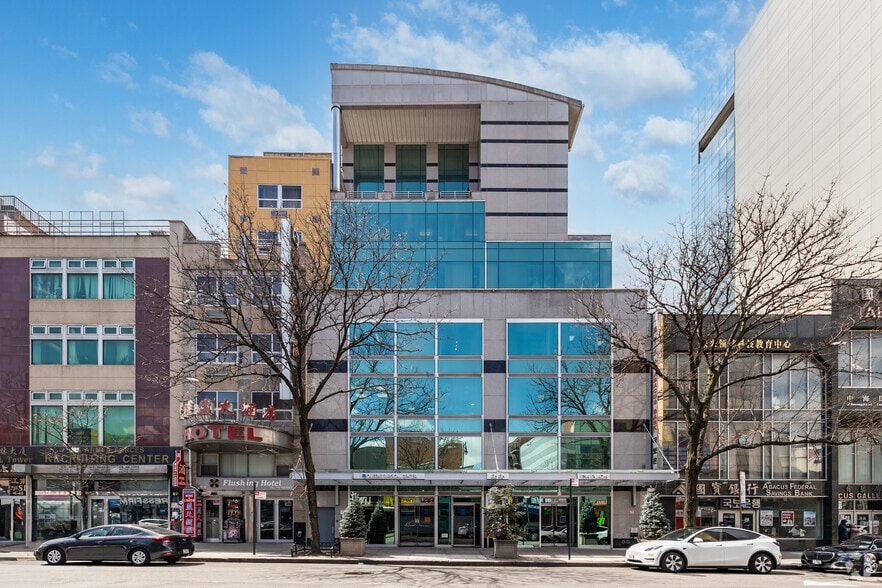 36-36 Main St, Flushing, NY à louer - Photo principale - Image 1 de 8