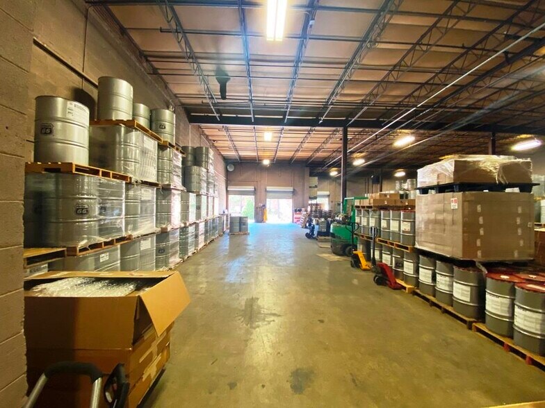 5936-5940 Peachtree Rd, Chamblee, GA à louer - Photo du bâtiment - Image 2 de 9