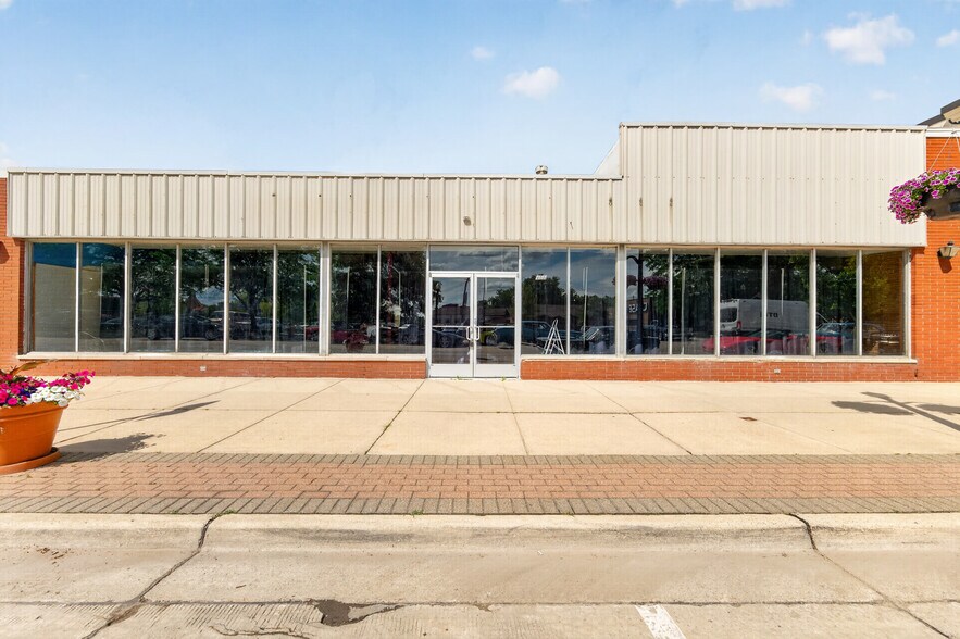 458 Main St, Belleville, MI à vendre - Photo du bâtiment - Image 2 de 41