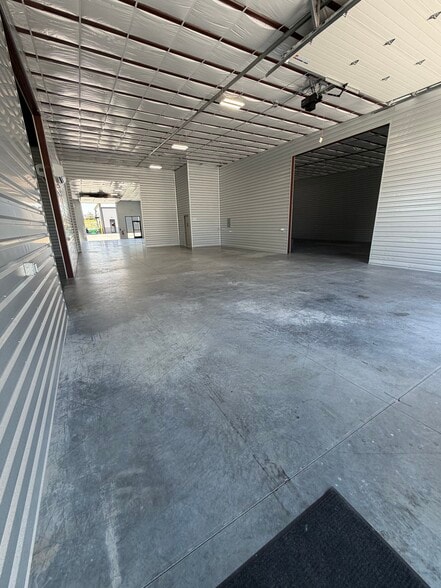 540-570 N Service Rd, Saint Peters, MO for lease - Building Photo - Image 3 of 9