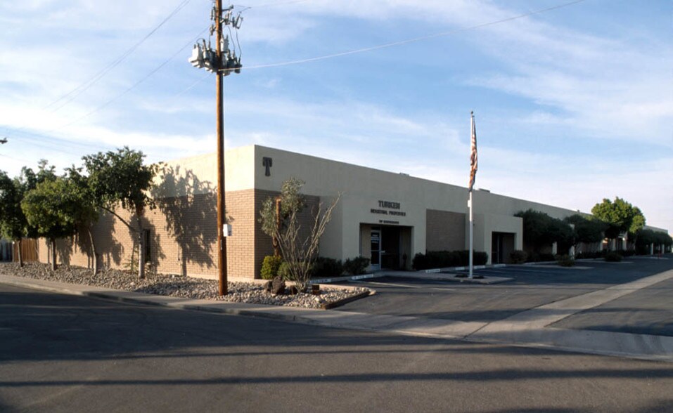 2829-2847 W McDowell Rd, Phoenix, AZ à louer - Photo du bâtiment - Image 3 de 4