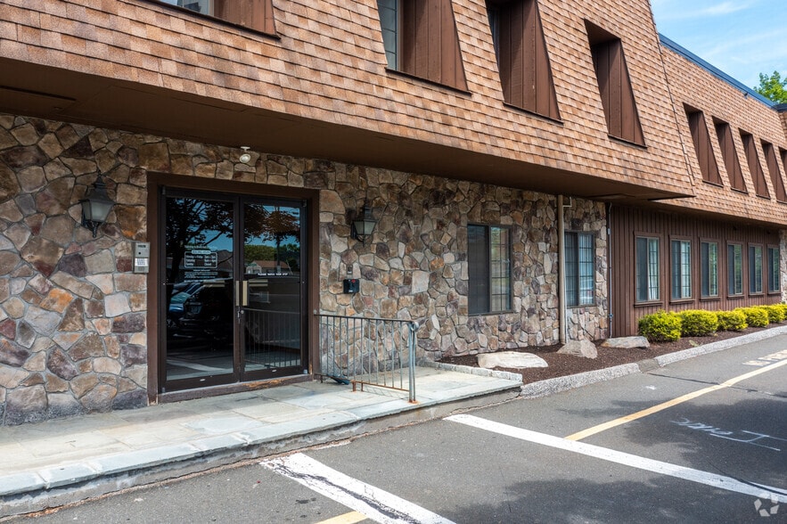 304 Federal Rd, Brookfield, CT for lease - Building Photo - Image 2 of 63