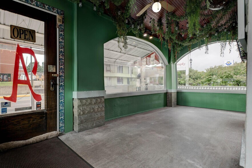 134 E Main St, Morehead, KY à vendre - Photo du bâtiment - Image 2 de 41