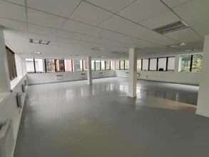 21 Rue Albert Calmette, Jouy-en-Josas for lease Interior Photo- Image 2 of 9